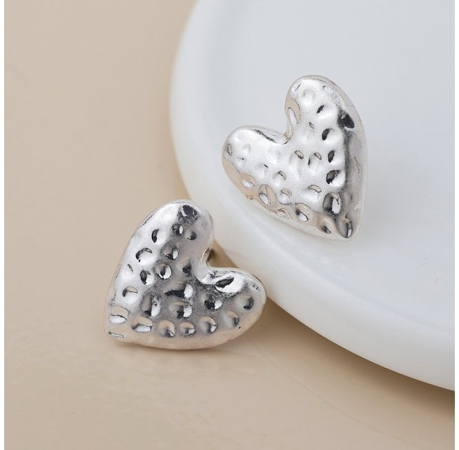 POM SILVER PLATED WORN HAMMERED HEART STUDS