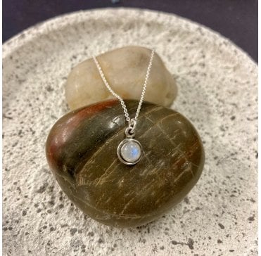 Silver necklace with moonstone